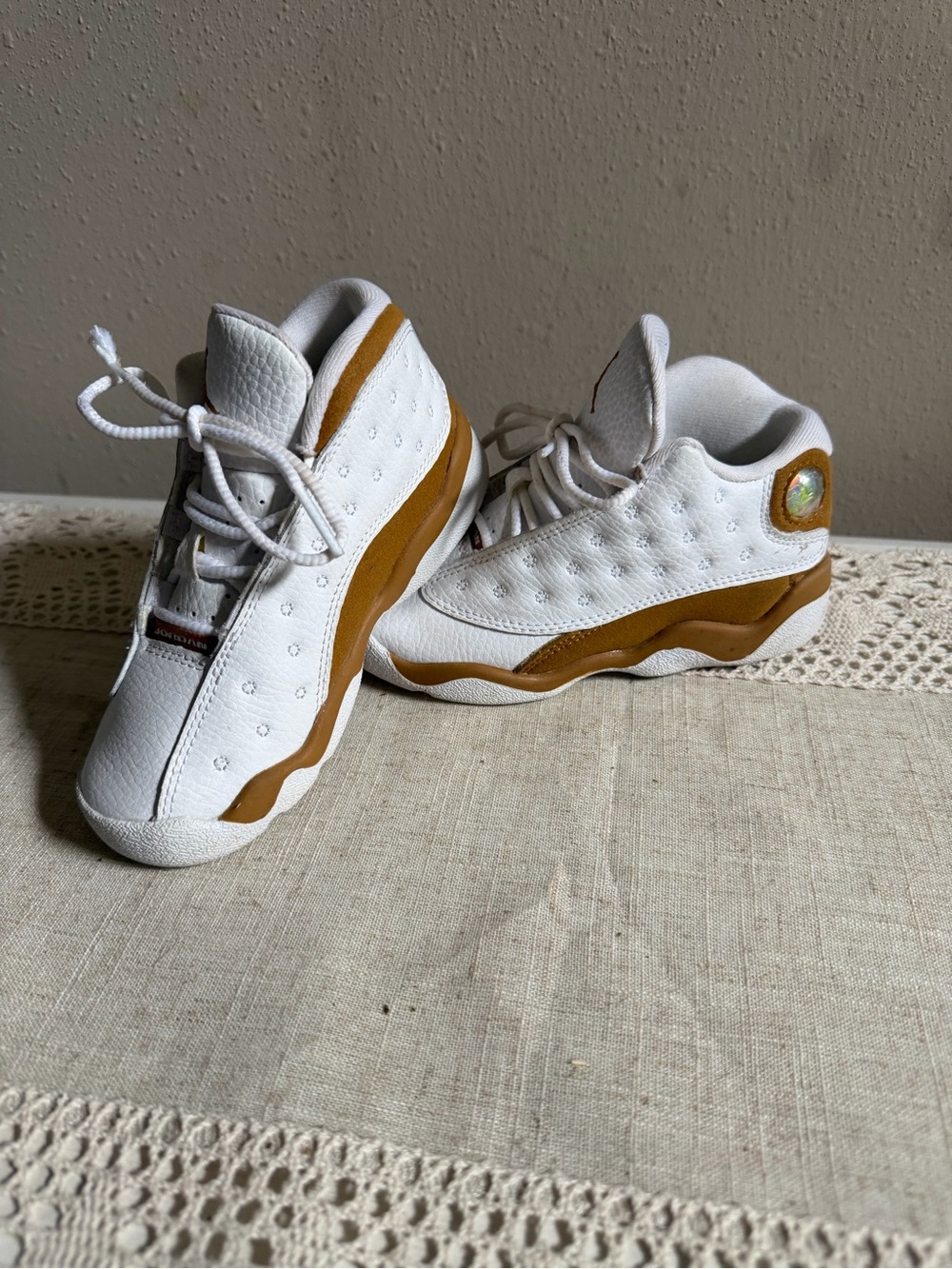 Jordan 13 Retro Wheat Unisex
Toddler Shoes Size 9C Boy Girl
Sneakers Leather
